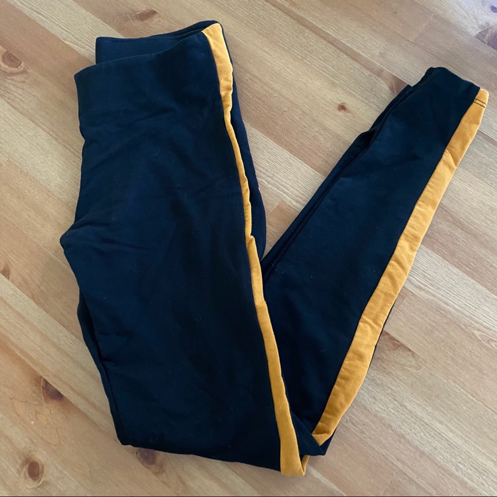 H&M 🖤Black Leggings with Gold Stripe